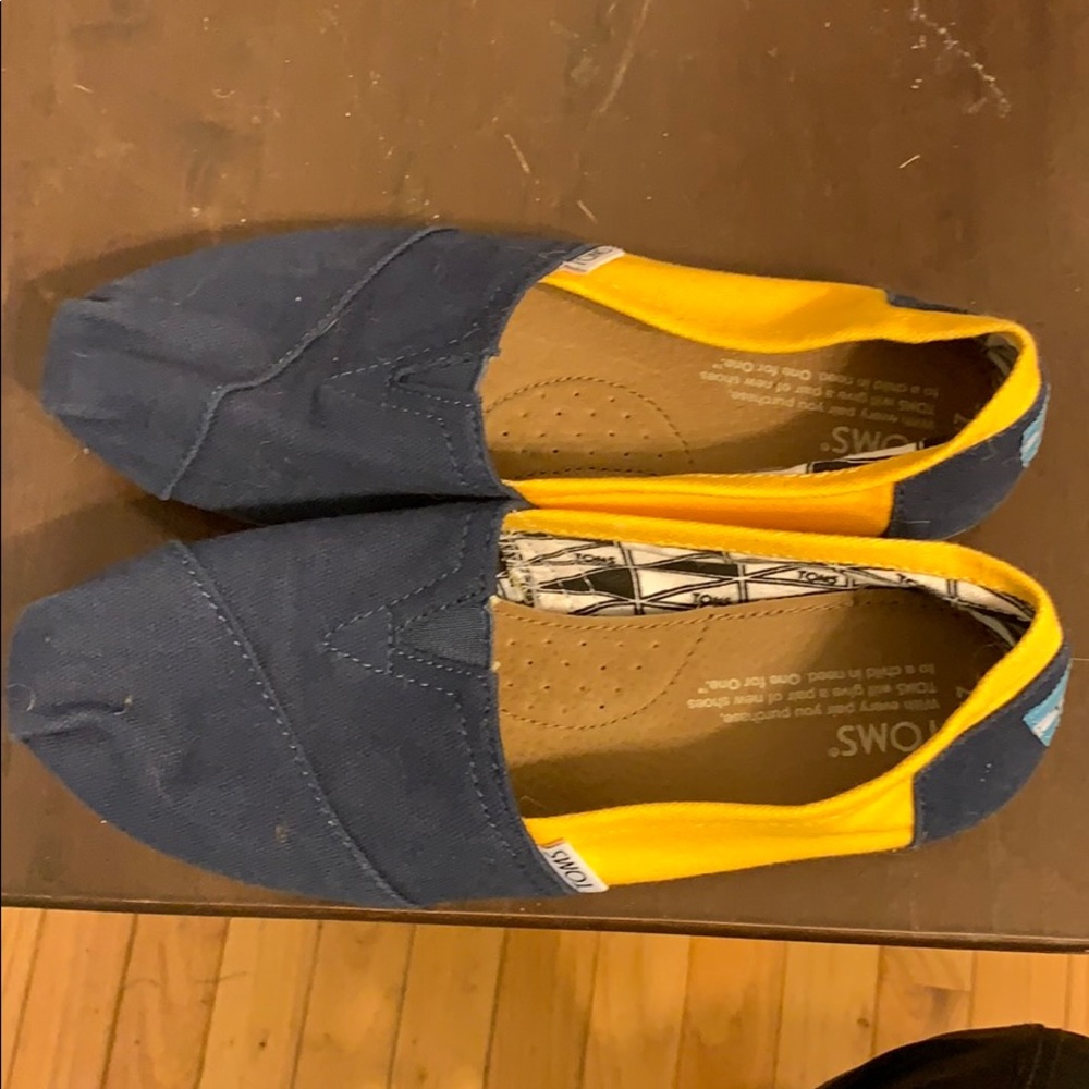 Women’s Toms